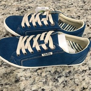 NWT Taos Women’s sneakers. $65 new!